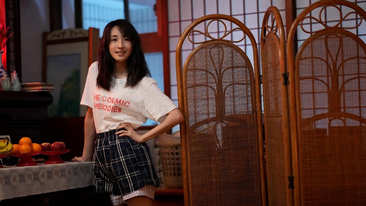 柯佳嬿飾外放負能量人妻,溫柔氣質形象大突破。(圖/Netflix提供)