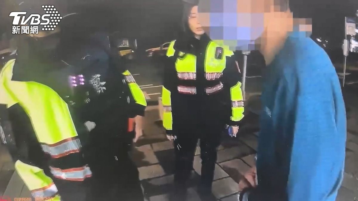 竊賊犯案後藏匿手機，落網時否認犯案。（圖／TVBS）