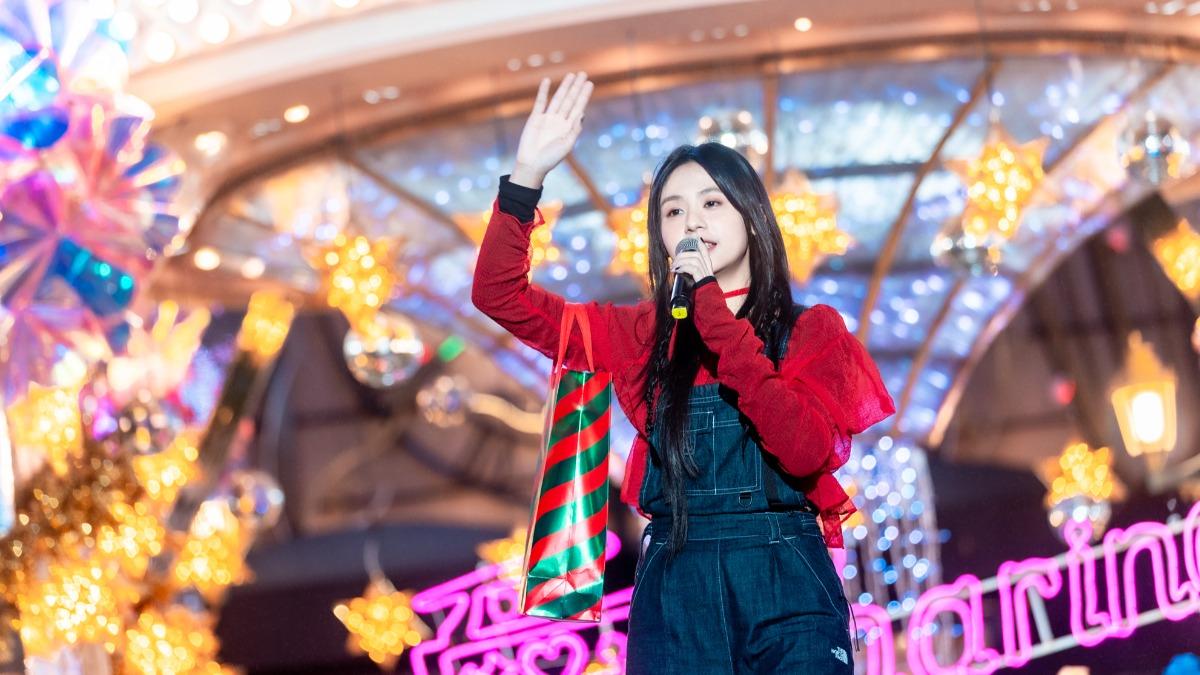 「新一代國民女友」美成這樣!清甜嗓音融化眾人 送小禮物好貼心