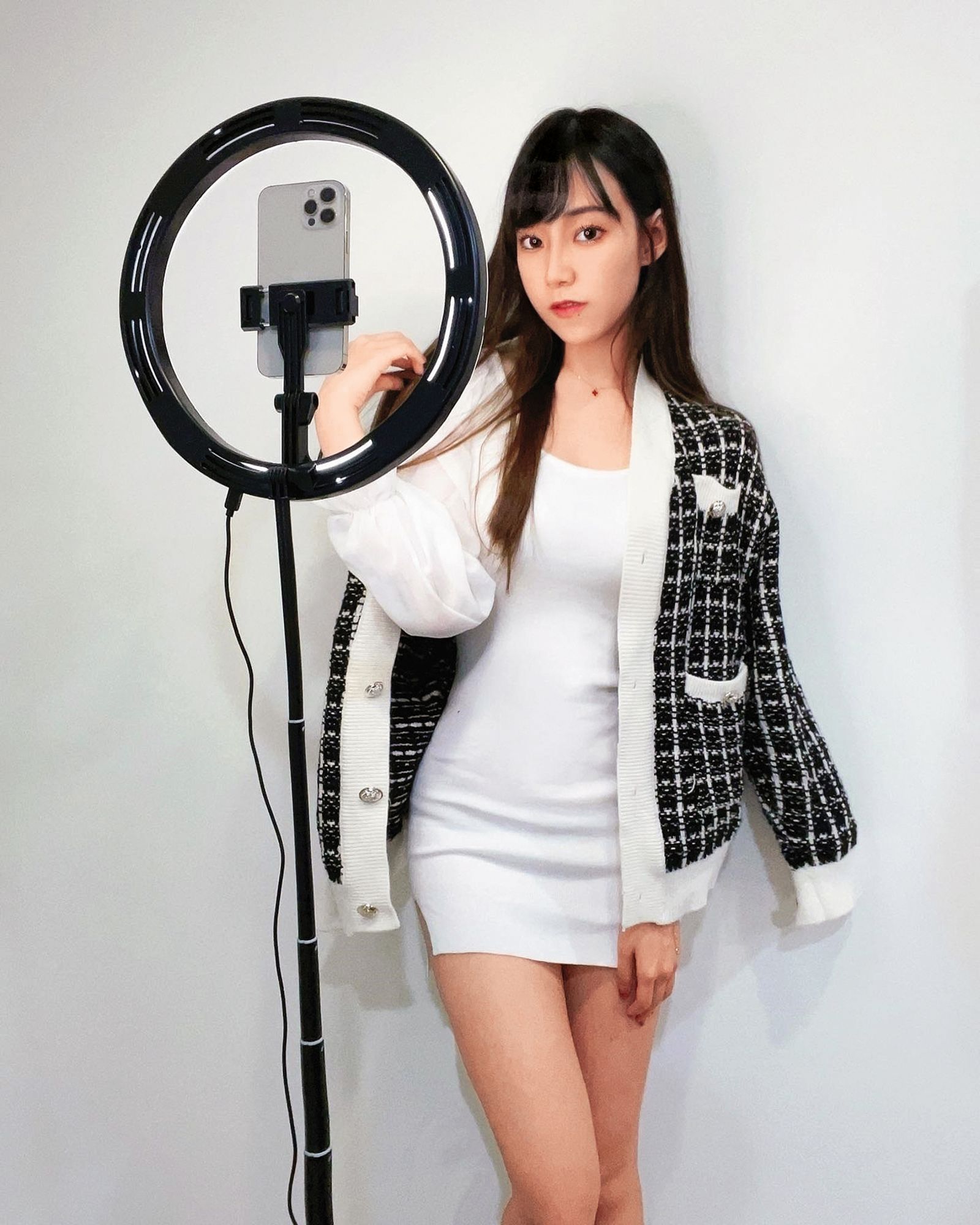 奈奈子直播工作做得有一搭沒一搭,當成副業賺零用錢而已。(圖/翻攝自奈奈子臉書)