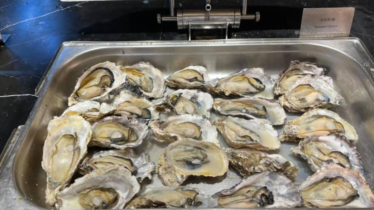老饕推薦「漢來海港愛吃海鮮一定喜歡」。(圖/翻攝自吃到飽buffet包肥餐廳推薦臉書)