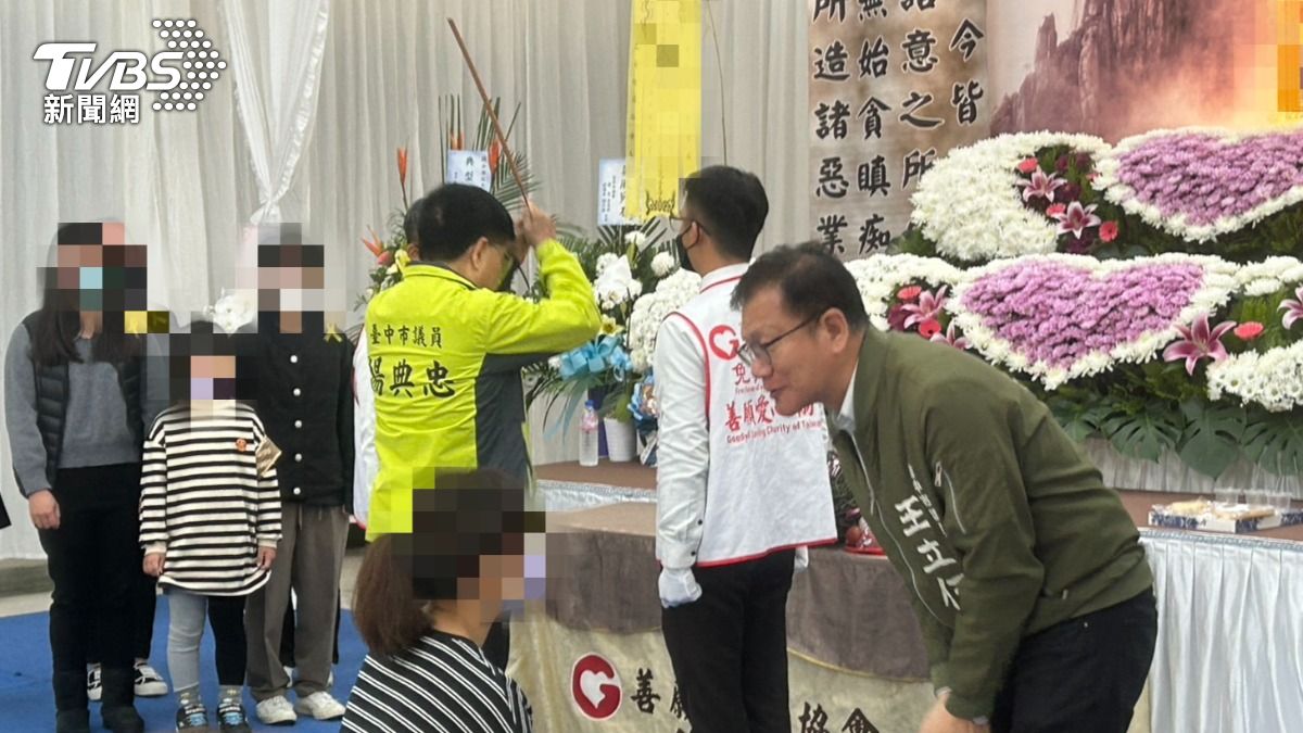 民進黨議員楊典忠、王立任現身致意。（圖／林冠丞攝）