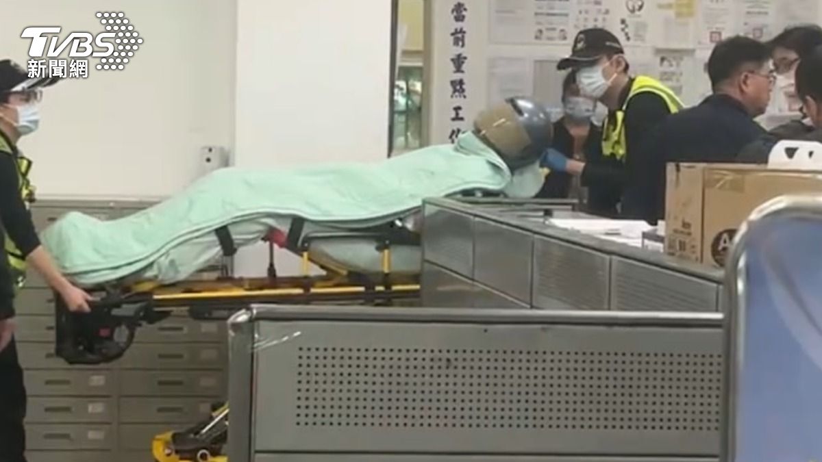 彭男筆錄做到一半時,突然大喊「頭很暈」。(圖/TVBS)