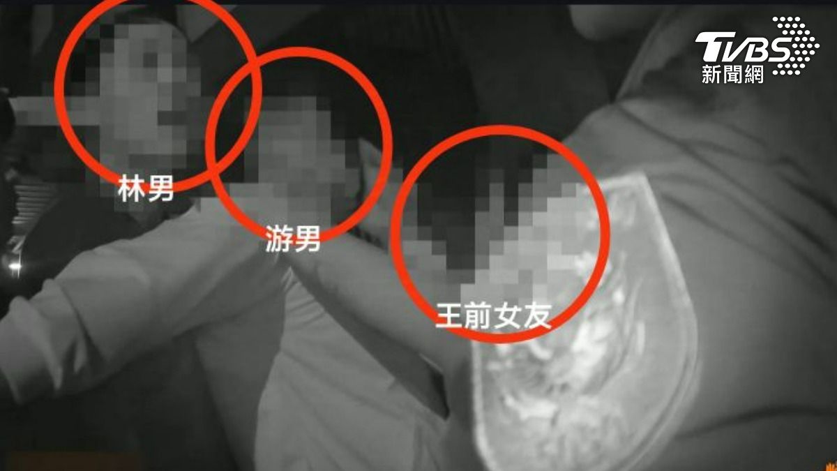 游男激動嗆警。(圖/TVBS)