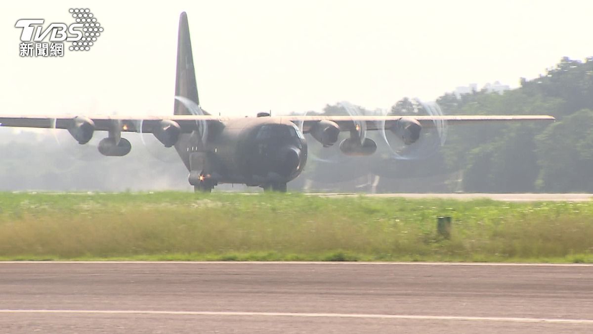 春節連假9天 空軍C-130支援外離島疏運、國軍醫院急診照常