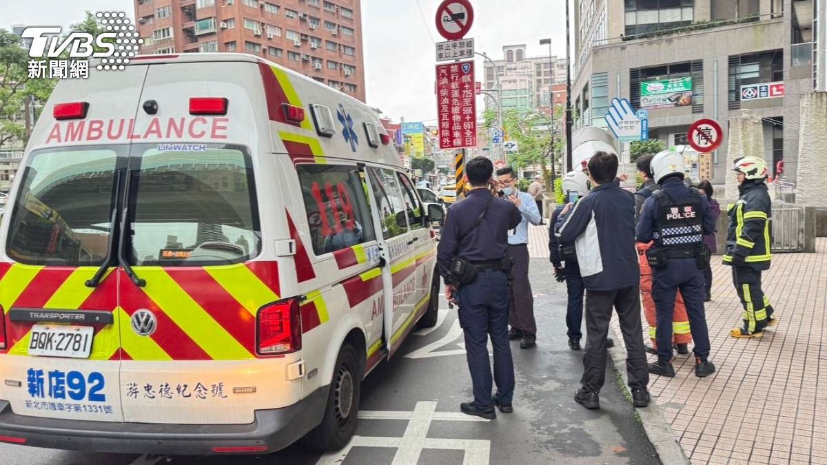 為了10塊錢！北捷新店站男持刀砍人遭逮　她身中2刀送醫