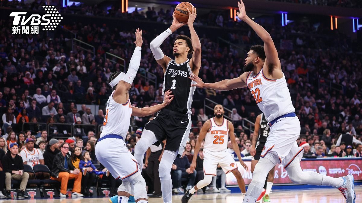 NBA/耶誕大戰首秀封神!文班亞馬42+18 馬刺3分差不敵尼克
