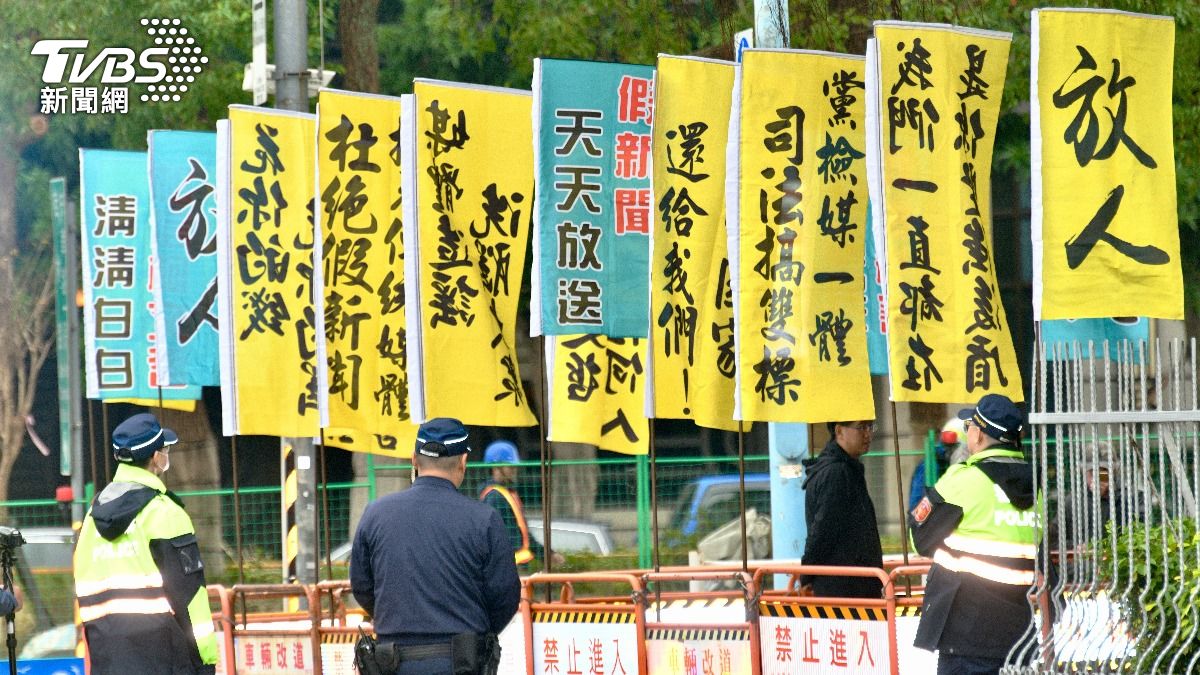 接阿北回家!柯文哲遭起訴 民眾黨急召小草「18時北檢集結」