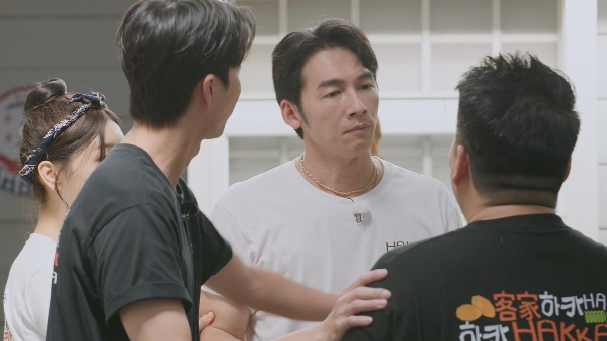 温昇豪與李元日曾在錄影時意見不合。（圖／客家電視提供）