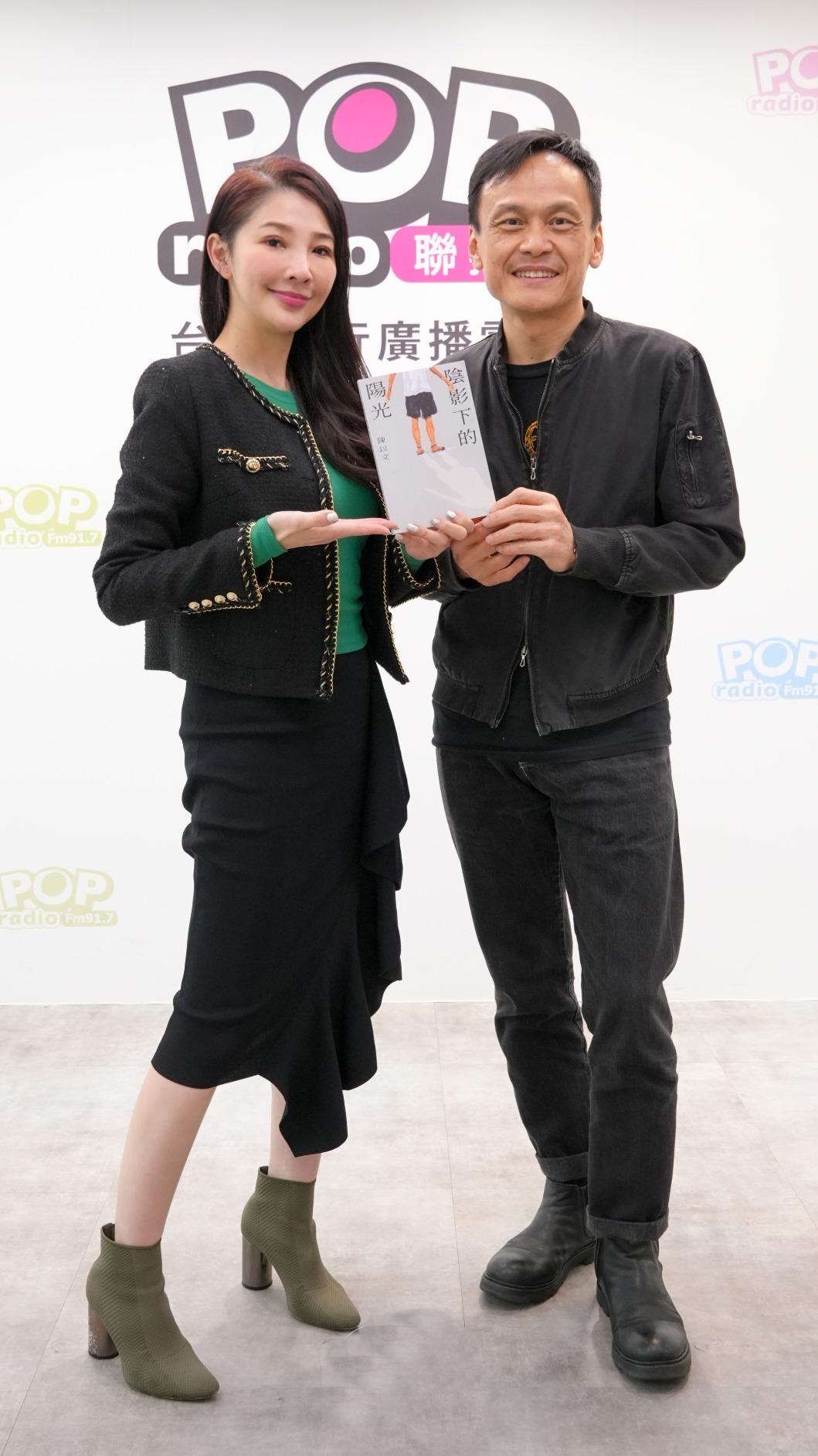 陳以文(右)和林書煒暢聊小說創作內幕。(圖/POP Radio提供)