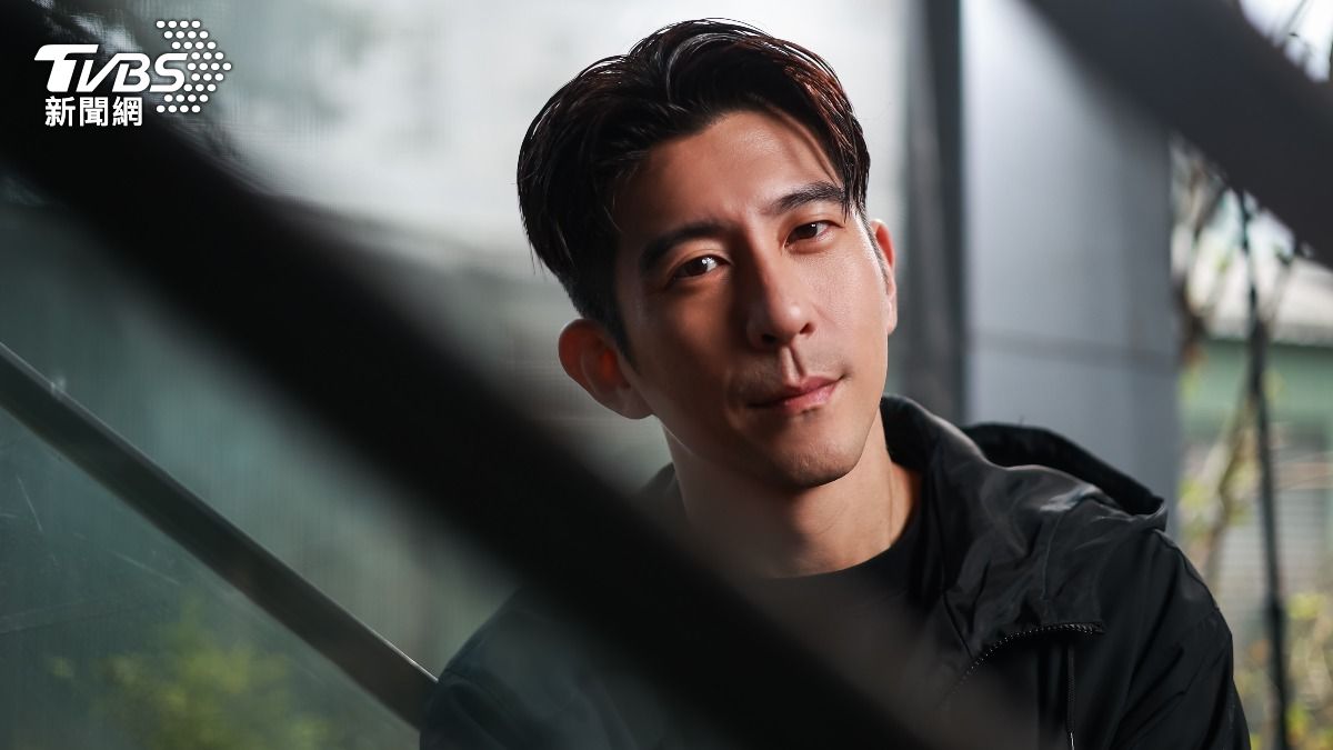 修杰楷接受《TVBS新聞網》專訪,分享製作戲劇的甘苦。(圖/趙世平攝)