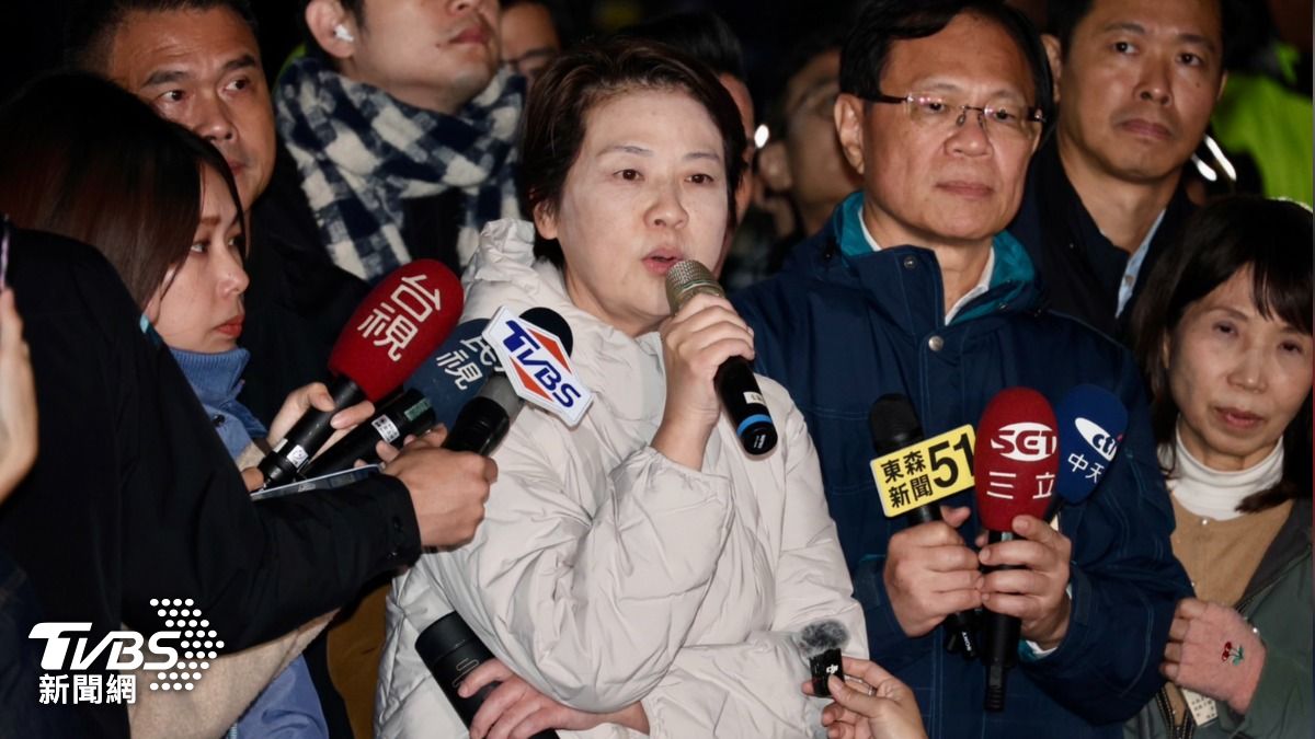 柯文哲「自願戴腳鐐」 黃珊珊曝原因:想去醫院探視爸爸