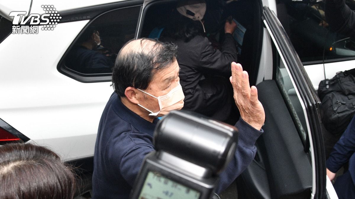 前台北市副市長彭振聲交保後離開。(圖/胡瑞麒攝)
