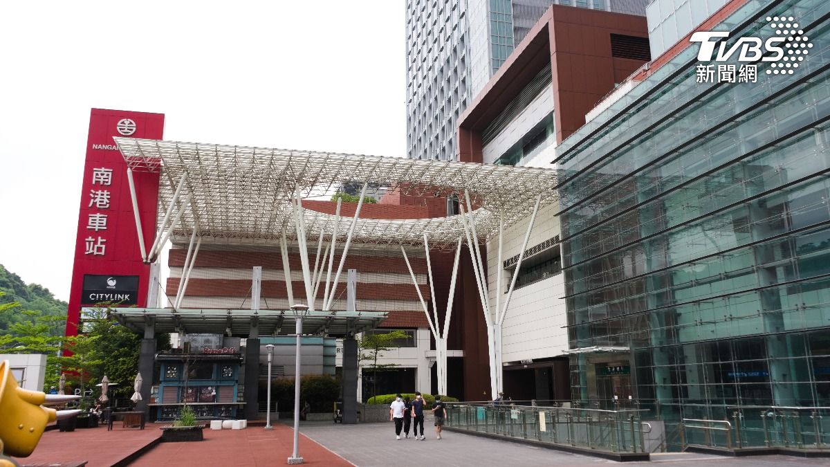 有網友分享購買高鐵自由座並在南港車站上車,就保證一定有座位。(示意圖/shutterstock達志影像)