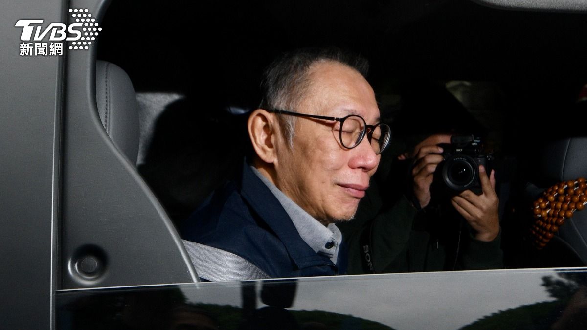 我們都在這！小草北院外聲援阿伯　柯文哲眼淚潰堤