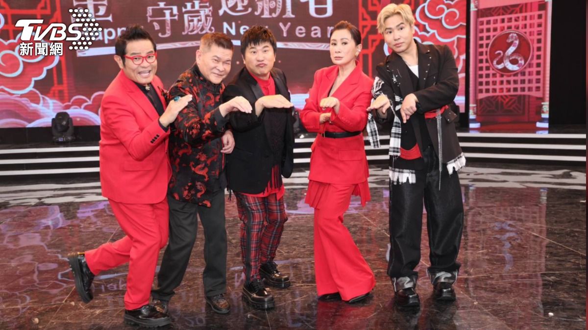 許效舜(左起)、澎恰恰、胡瓜、陳亞蘭、歐漢聲破天荒同台。(圖/黃盈容攝)
