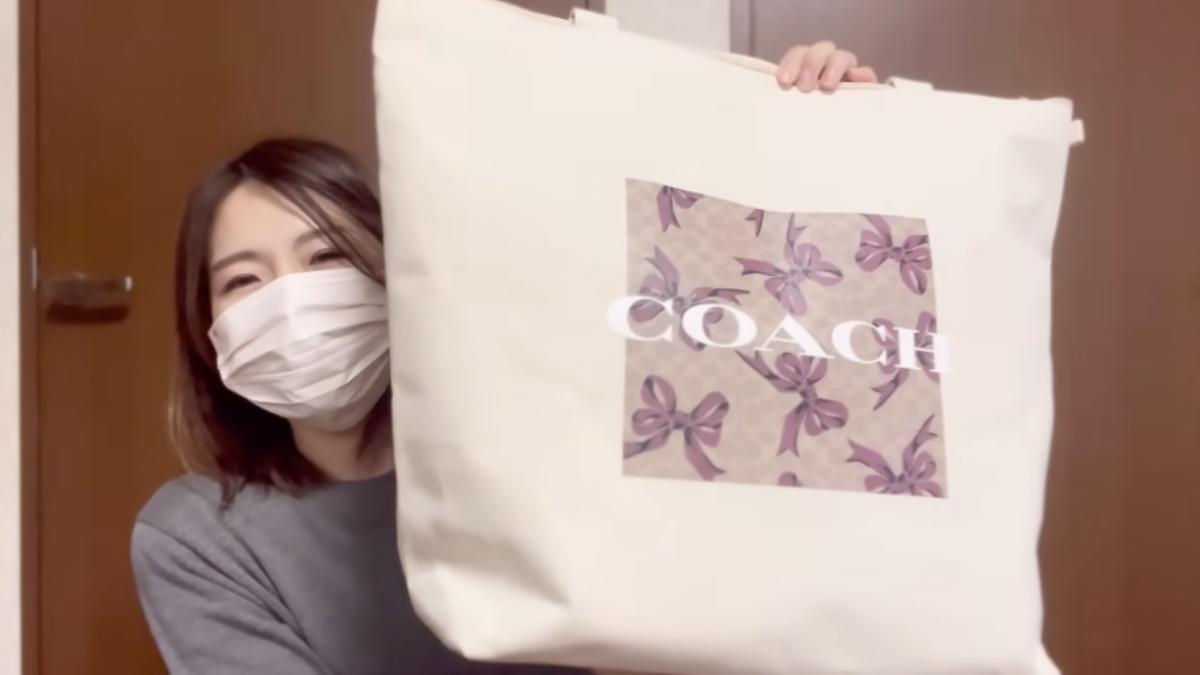 日網紅開箱7萬日圓COACH福袋 掏出3款包震驚:中大獎了