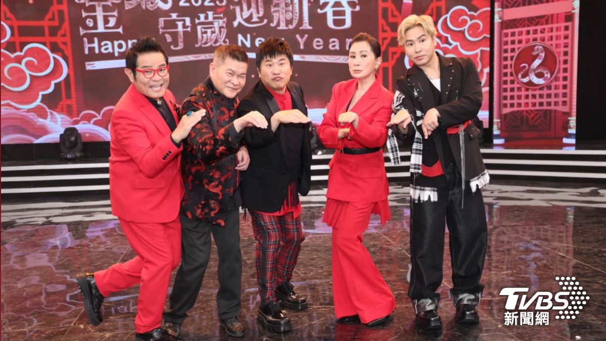 許效舜(左起)、澎恰恰、胡瓜、陳亞蘭、歐漢聲破天荒同台。(圖/黃盈容攝)