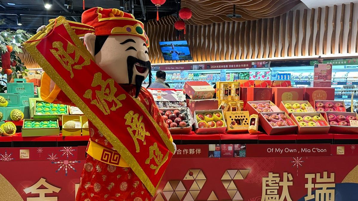這家超市5成都觀光客！最愛伴手禮快看　新年加碼祭和牛買1送1