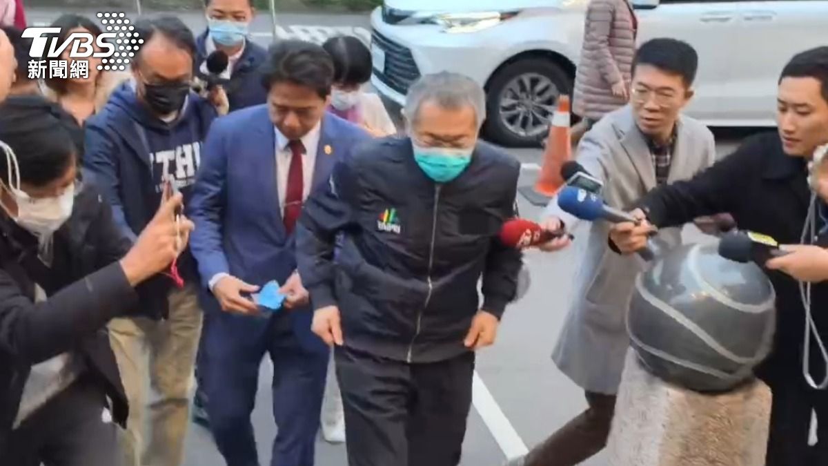 柯文哲已抵達新竹台大分院。(圖/TVBS)