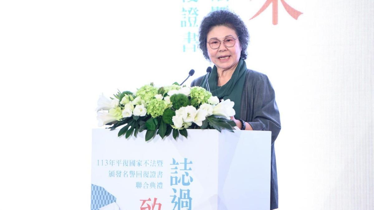陳菊出院前「腦血管阻塞」貼文停聖誕平安夜 網友灌爆臉書