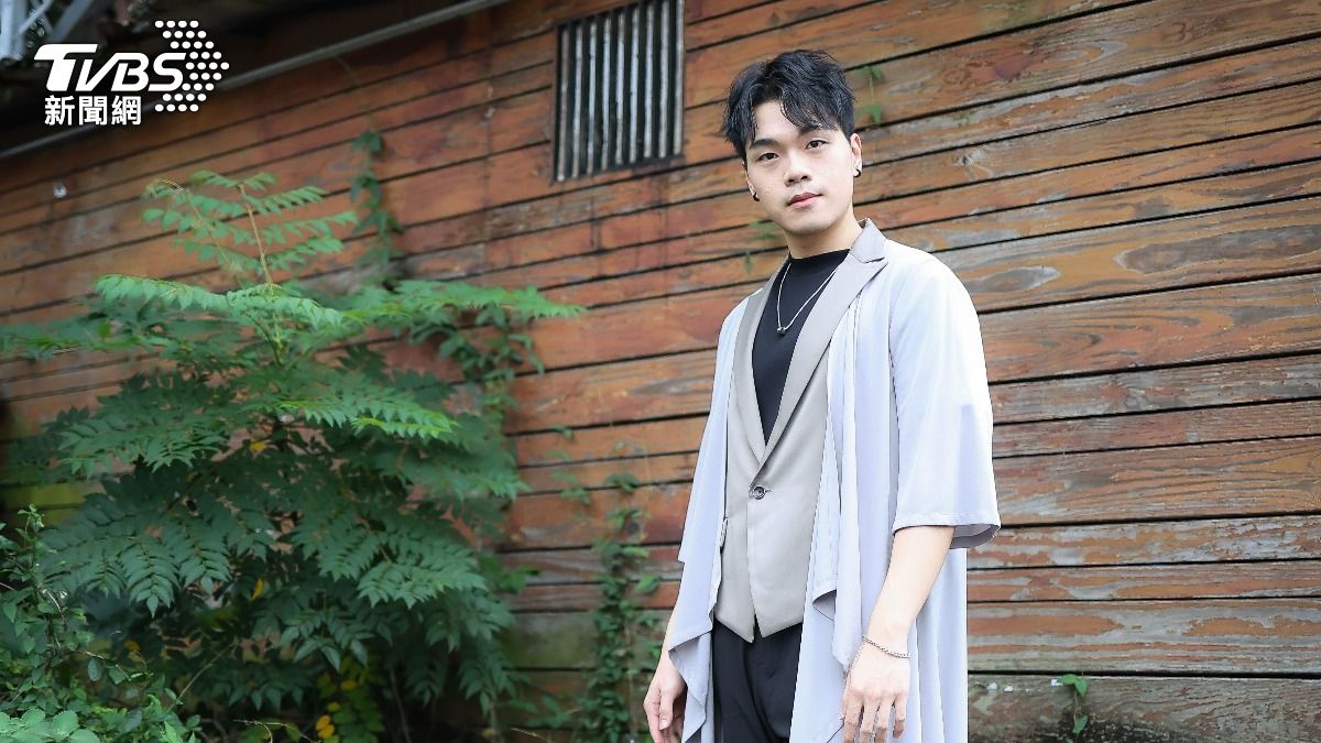 朱宇青努力耕耘音樂路,除了直播表演,同時也在餐酒館駐唱。(圖/張哲鳴攝)
