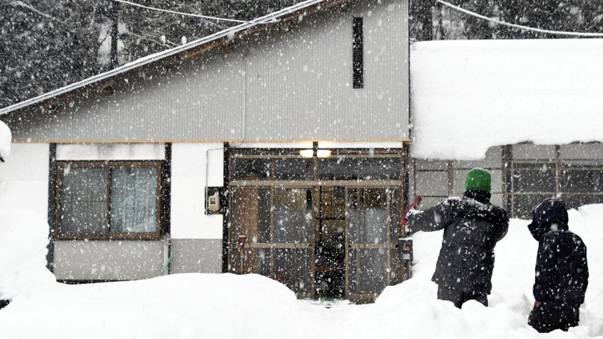 意外遭「熊」潛入的民宅外觀。(圖/翻攝自読売新聞)