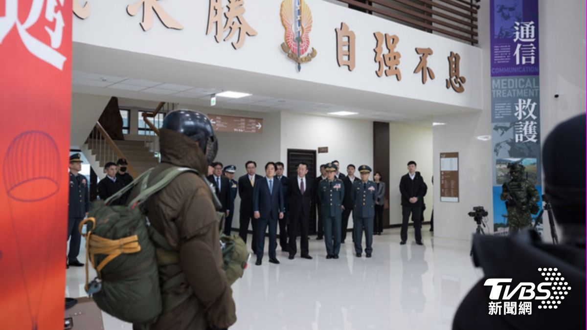 賴清德就任總統之後,首次以三軍統帥身分去看我國這支最神秘的特種部隊。(圖/總統府提供)