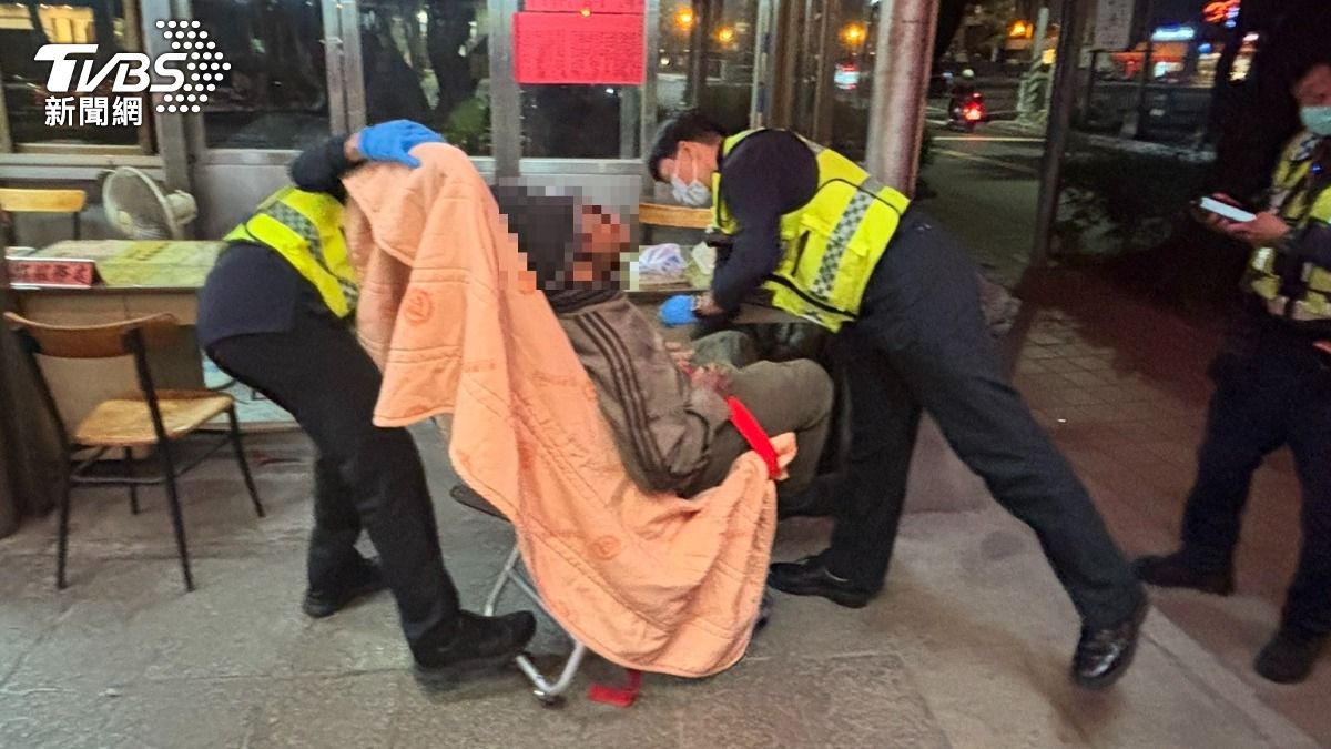 冷氣團直撲!慢性病男街友凍昏 警手刀送醫跟死神搶命