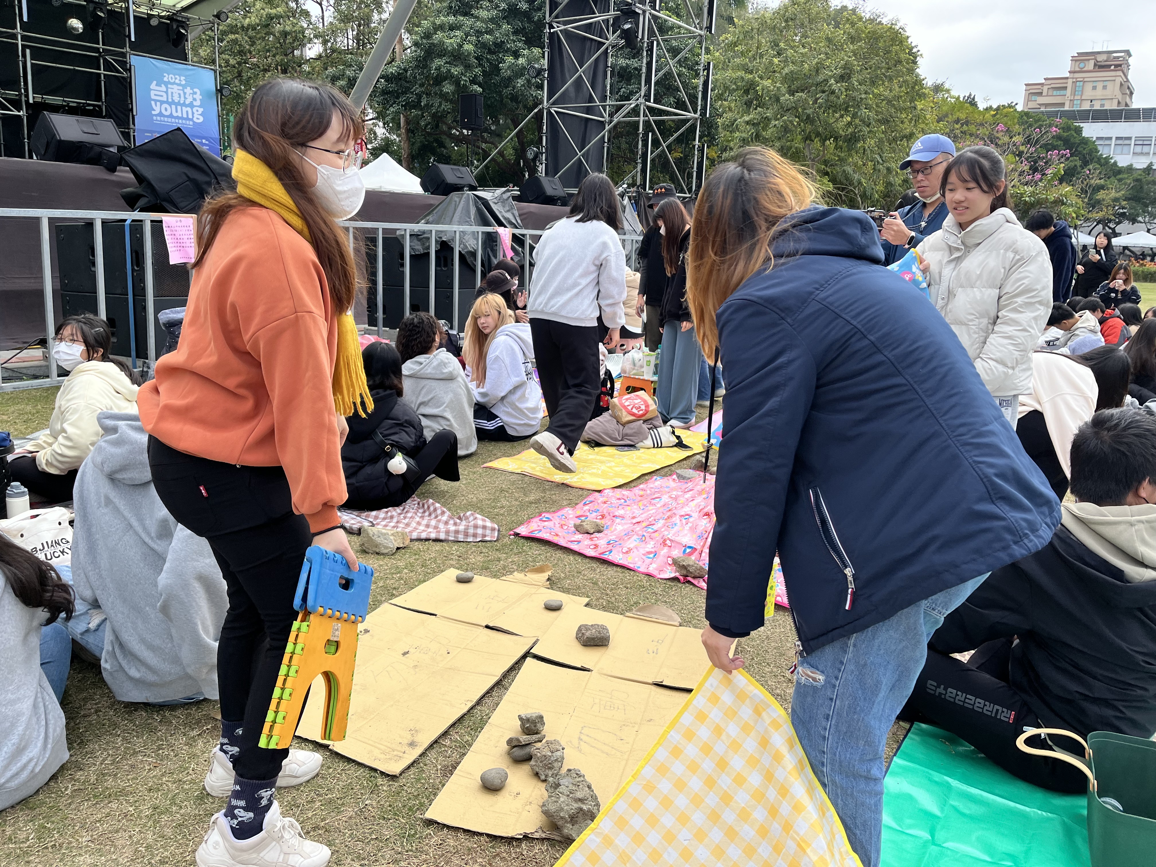 主辦單位針對以物品佔位進行清場。(圖/台南市政府提供)