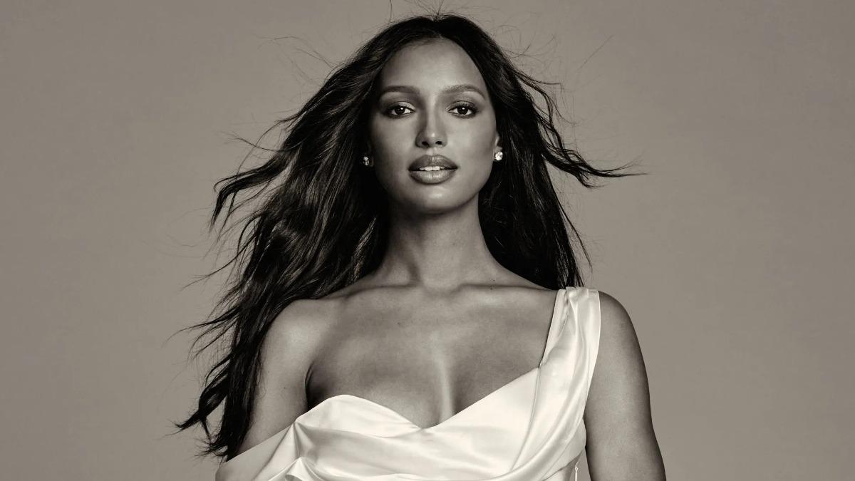 美國模特兒、設計師Jasmine Tookes。(圖/翻攝自Vogue)