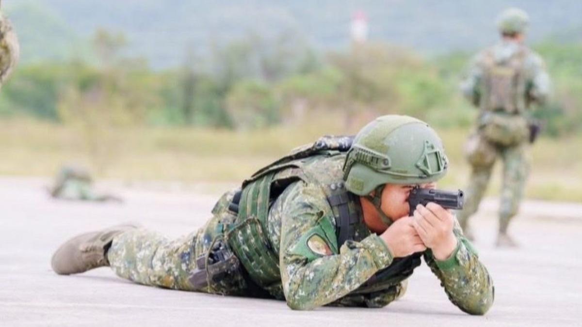 國軍「手槍臥射」瞎爆!臉緊貼槍枝恐失明 軍方致歉:會加強訓練