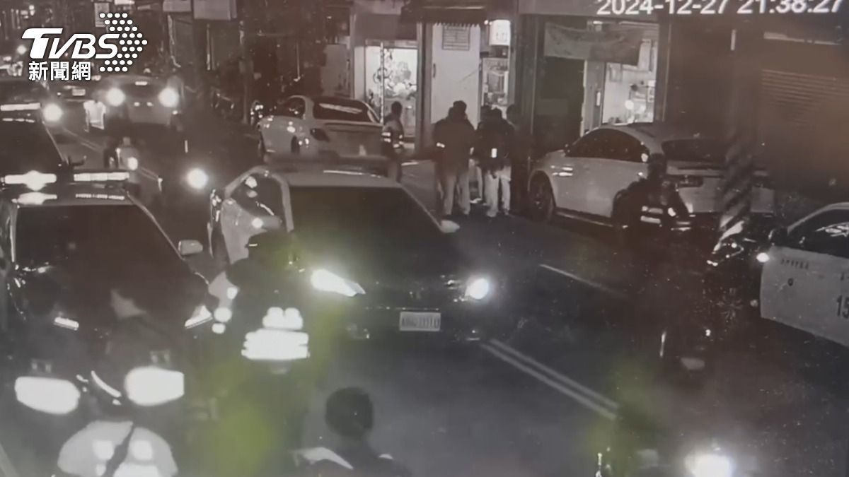 爭風吃醋爆口角!新竹男遭圍毆 4嫌持空氣槍、甩棍押上車