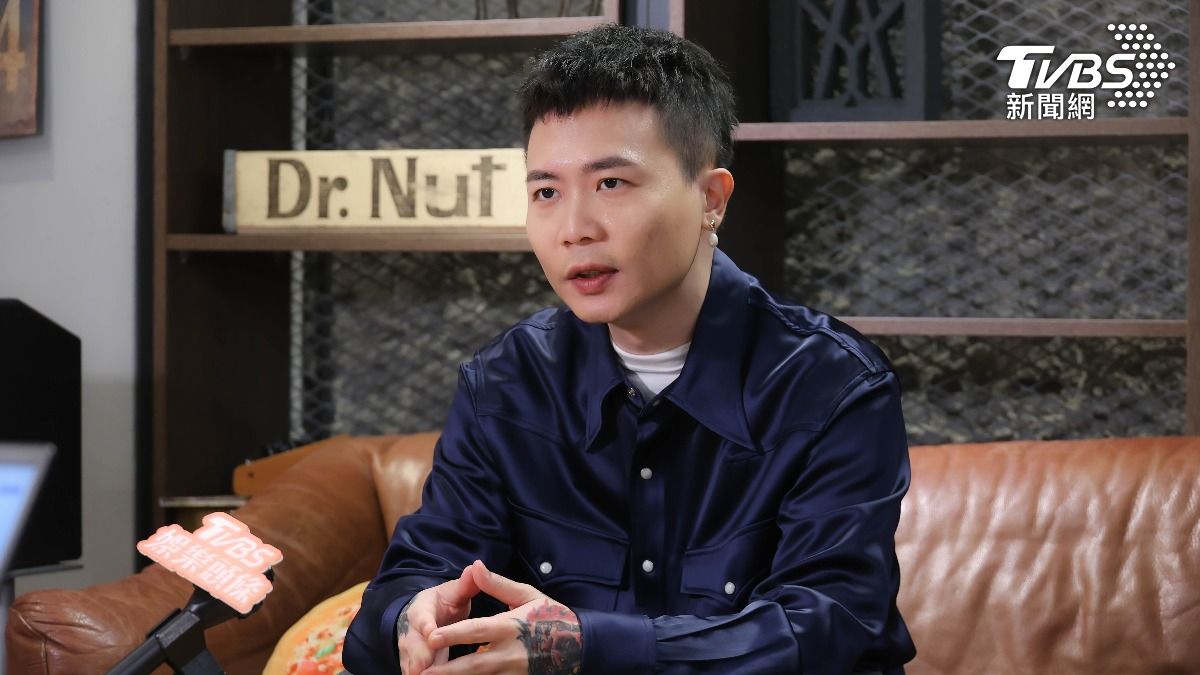 蕭秉治罹患憂鬱症後又遇上團體解散,感嘆瞬間失去一切。(圖/張哲鳴攝)