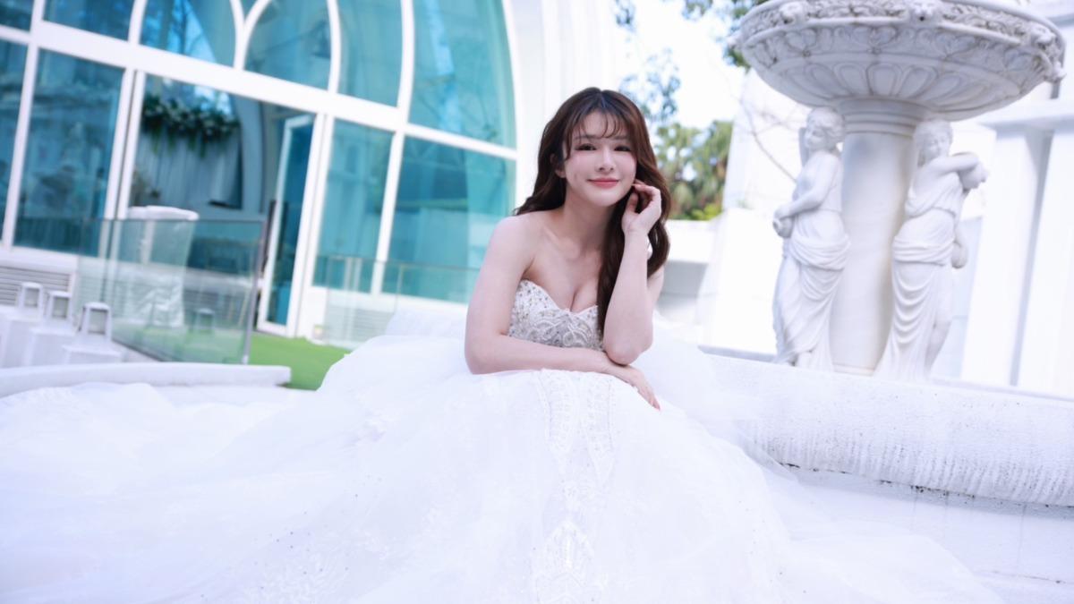 啦啦隊女神披婚紗！牽手爸爸「出嫁」兇猛照曝光　南珉貞驚喜祝福