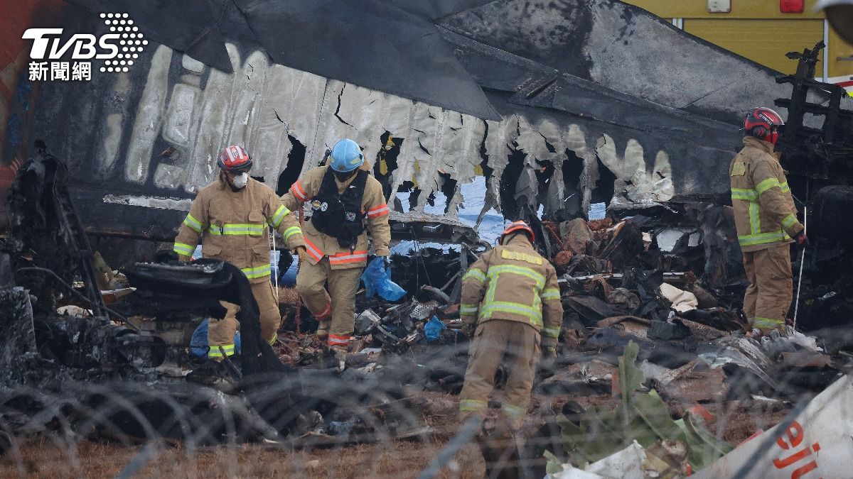 濟州航空29日的事故造成機上181人中僅2人倖存。（圖／達志影像路透社）