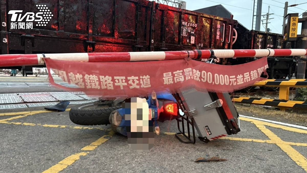 疑騎機車闖平交道!台中男遭火車輾斃 目擊者曝驚悚過程