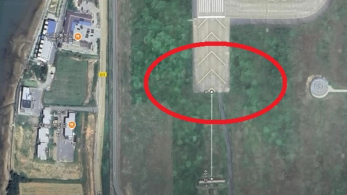 失事的濟州航空班機的觸地位置落在跑道1/3處,疑似因為安全距離不足才釀成悲劇。(圖/翻攝自YouTube@blancolirio)