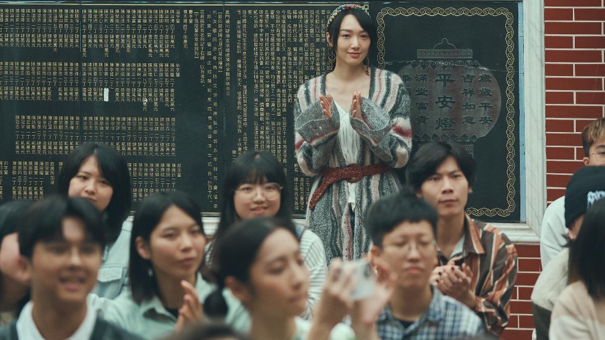 《不如海邊吹吹風》蔡思韵飾演個性女畫家。(圖/大川大立提供)