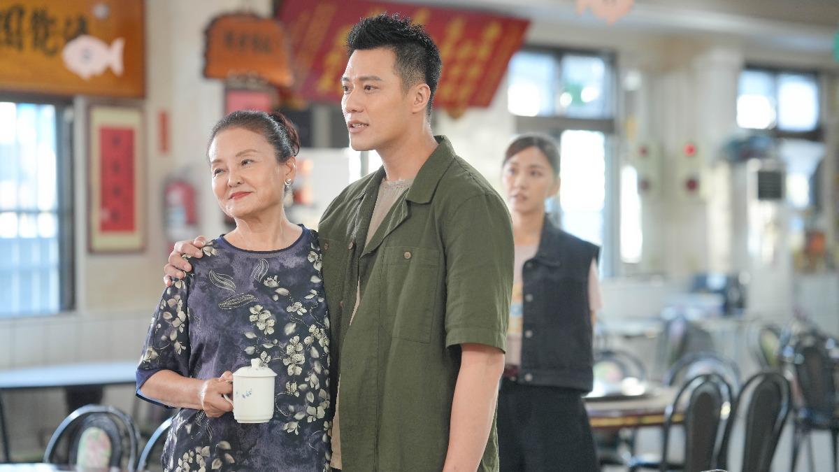 《阿榮與阿玉》王淑娟(左)、張睿家(右)是韓瑜的避風港。(圖/華視提供)