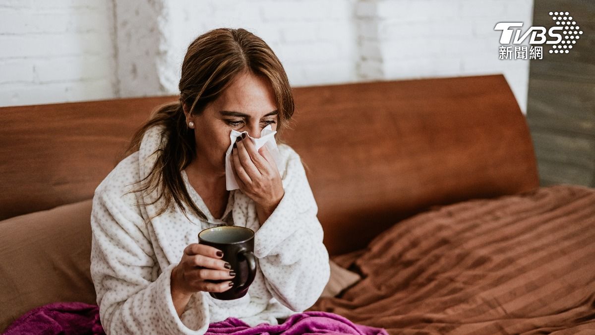一名40多歲女性得流感掛急診救不回。（示意圖，非當事人／shutterstock達志影像）