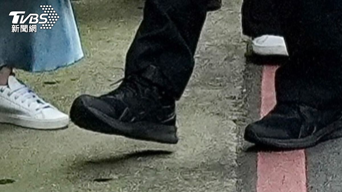 柯文哲二度交保需佩戴電子腳鐐。(圖/區國強攝)
