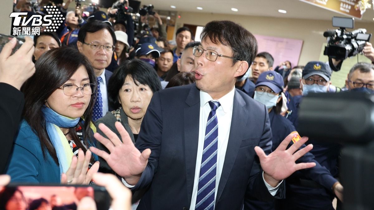 黃國昌「8分鐘3000萬」救出柯文哲! 律師翻財產申報驚呆