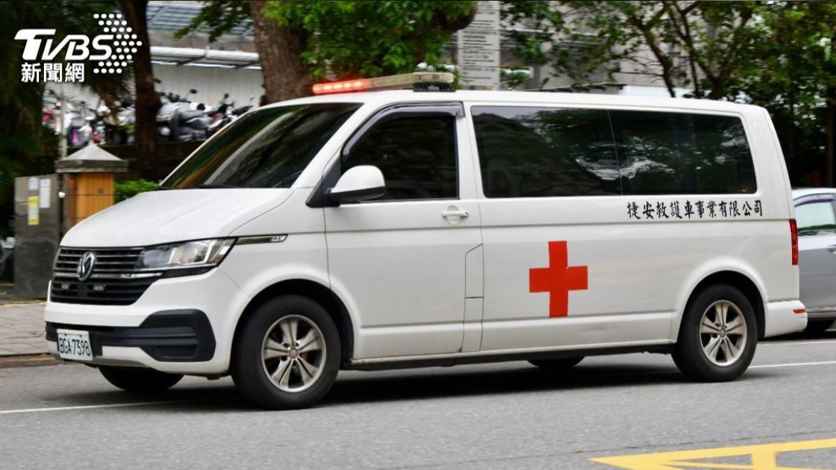 男大生騎車訪友!通霄台1線「撞違停大貨車」傷重身亡