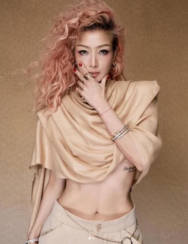 時髦精鄭秀文身材超完美。(圖/翻攝自鄭秀文IG)