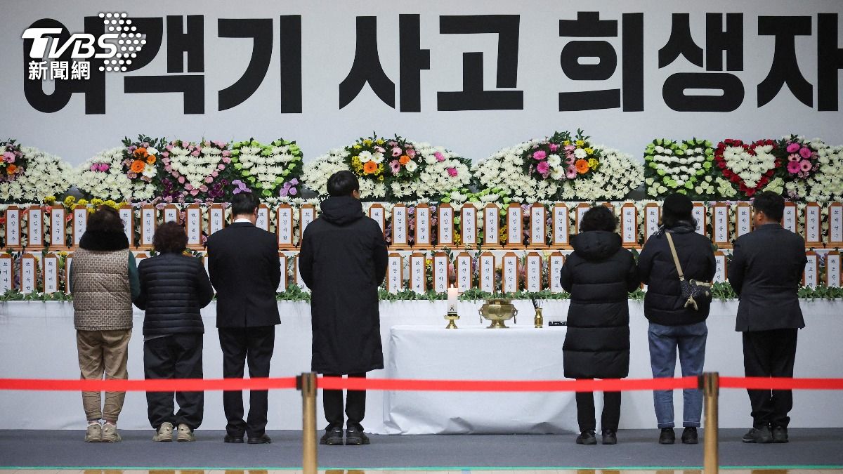 光州東區518民主廣場，設置了簡易的罹難者靈堂。（圖／達志影像路透社）