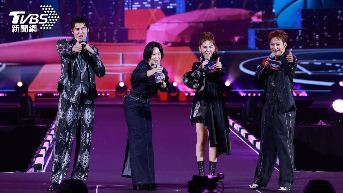 2025「臺北最High新年城」跨年晚會主持人Lulu、朵拉、風田、威廉。(圖/趙世平攝)