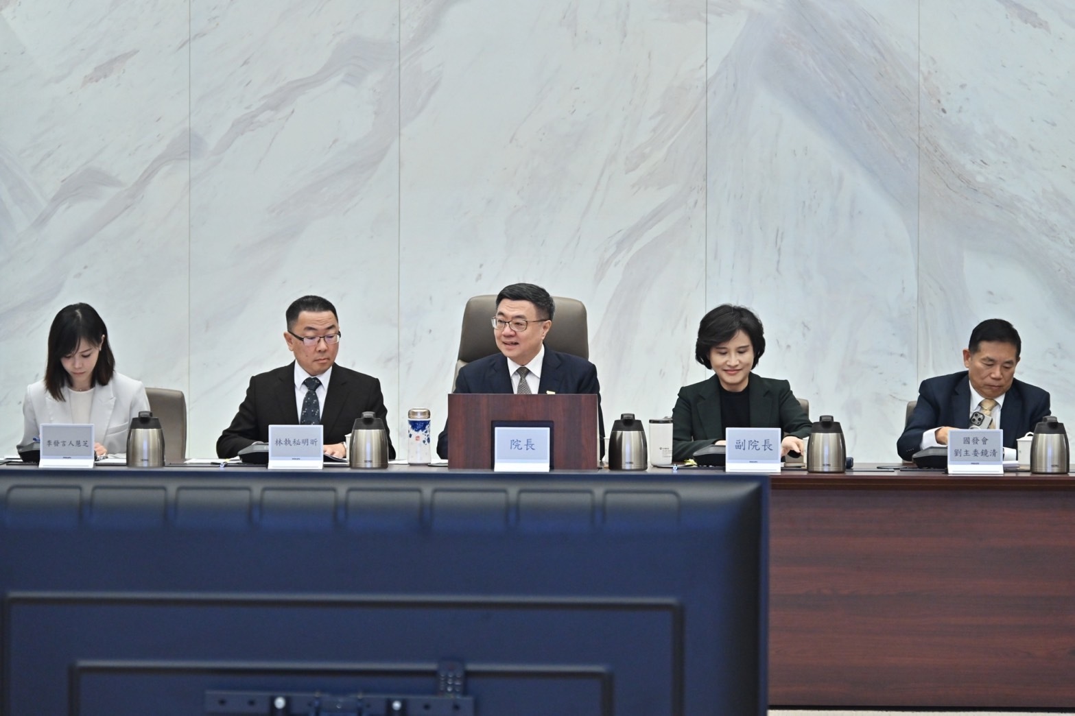 卓榮泰指示落實性別同工同酬　加速企業揭露性平資訊