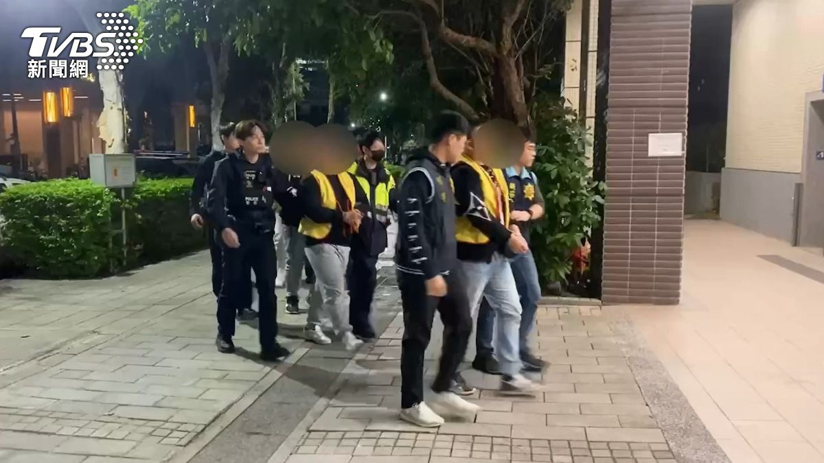 警方將滋事的7名男子移送法辦。(圖/TVBS)