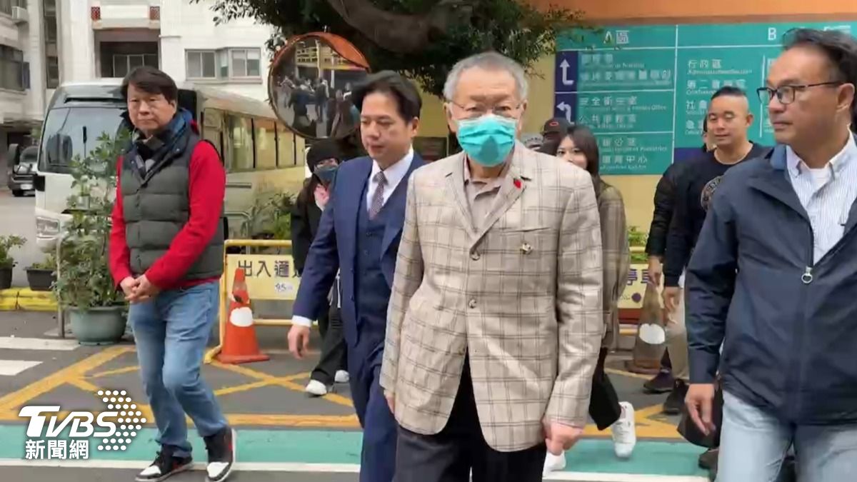 柯文哲直奔新竹台大探望父親。(圖/TVBS)